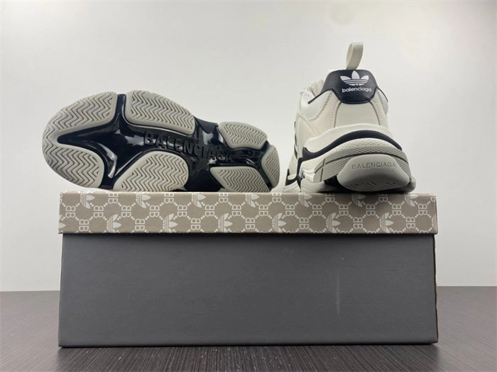 versatile blcg x Ad*s triple s white black 710021 w2zb1 4454