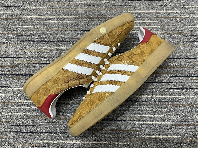 minimalist g*u*i x Ad*s 53